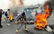 Iraqi protesters block main roads on day of deadline for government