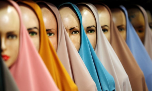 Woman allegedly forced to remove hijab for mugshot gets $120,000 in settlement