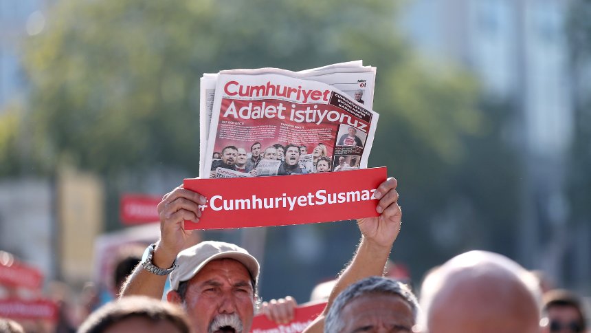 Turkey sentences critical journalists to prison