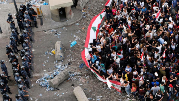 Pro-Amal supporters shown attacking Lebanese protesters in southern Beirut