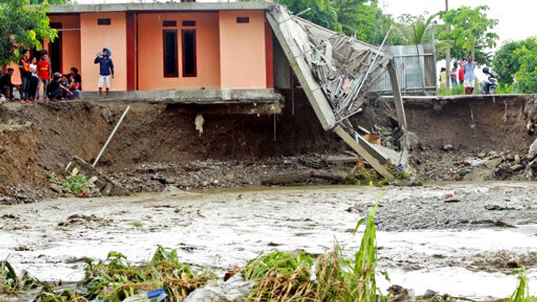  Tropical Cyclone Kills at Least 76 in Indonesia, East Timor