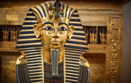 The Secrets of the Golden Mask: Tutankhamun Astonishes the World